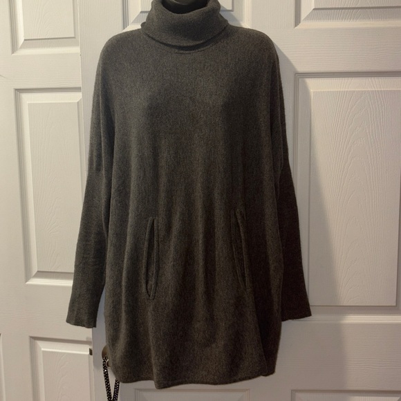 Garnet Hill oversized wool/cashmere blend turtleneck sweater NWOT - Picture 8 of 16